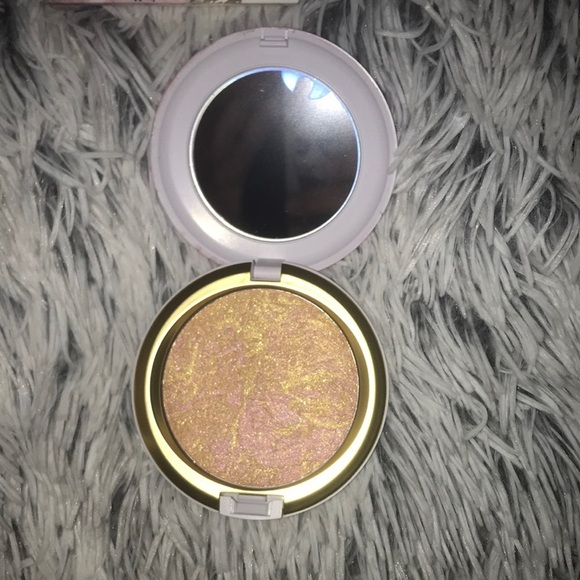 MAC Cosmetics ELECTRIC WONDER IRIDESCENT POWDER - Picture 1 of 13